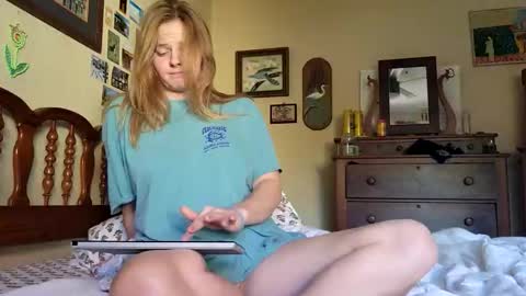Image of Full archive of 22chloe22 nude recordings. Monitor and record 22chloe22 for free from Chaturbate.