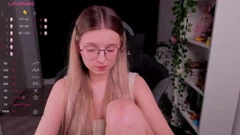 Image of Full archive of aviaveavii nude recordings. Monitor and record aviaveavii for free from Chaturbate.