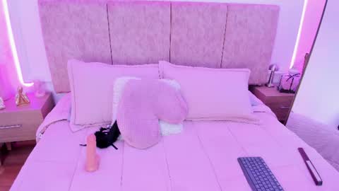 Image of Full archive of esmeralda06_ nude recordings. Monitor and record esmeralda06_ for free from Chaturbate.