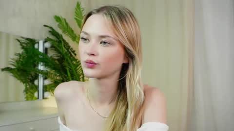 Image of Full archive of heikereece nude recordings. Monitor and record heikereece for free from Chaturbate.