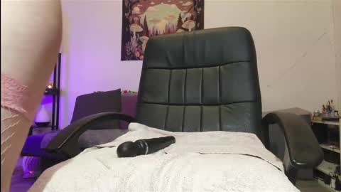 Image of Full archive of horny_lorna nude recordings. Monitor and record horny_lorna for free from Chaturbate.