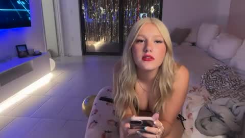 Image of Full archive of itsxchloe nude recordings. Monitor and record itsxchloe for free from Chaturbate.