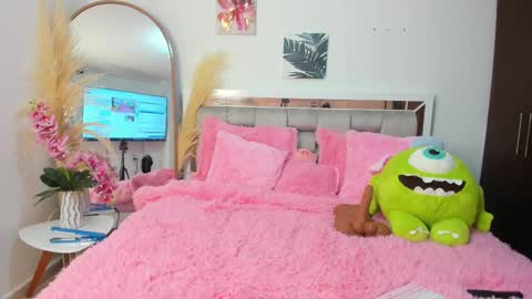 Image of Full archive of juliettaclark_ nude recordings. Monitor and record juliettaclark_ for free from Chaturbate.