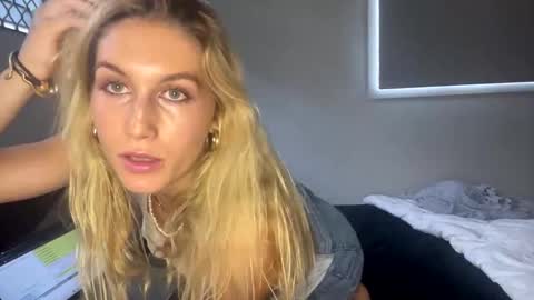 Image of Full archive of katierose777 nude recordings. Monitor and record katierose777 for free from Chaturbate.