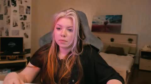 Image of Full archive of kissmywings nude recordings. Monitor and record kissmywings for free from Chaturbate.