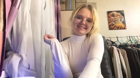 Image of Full archive of leoniemutschelknaus nude recordings. Monitor and record leoniemutschelknaus for free from Chaturbate.