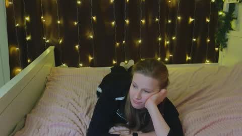 Image of Full archive of lisabethwaybright nude recordings. Monitor and record lisabethwaybright for free from Chaturbate.