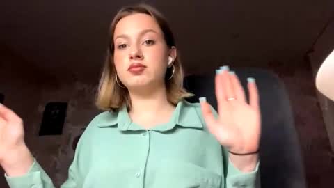 Image of Full archive of madelynknaggs nude recordings. Monitor and record madelynknaggs for free from Chaturbate.