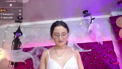 Image of Full archive of samanthalovve nude recordings. Monitor and record samanthalovve for free from Chaturbate.