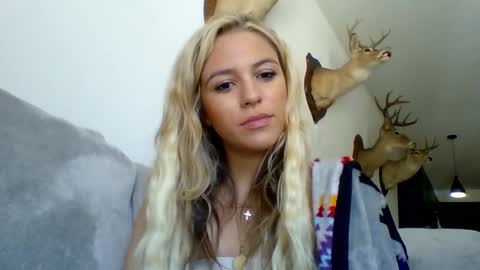 Image of Full archive of skyelynnxo nude recordings. Monitor and record skyelynnxo for free from Chaturbate.