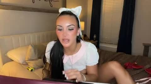 Image of Full archive of thesashavelvet nude recordings. Monitor and record thesashavelvet for free from Chaturbate.
