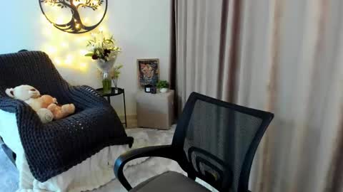 Image of Full archive of worldofkim nude recordings. Monitor and record worldofkim for free from Chaturbate.