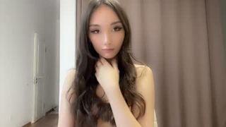 Model clementinecampion